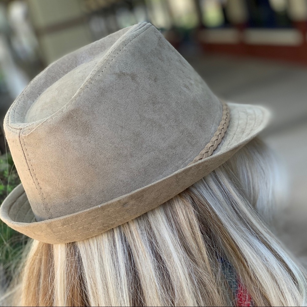 ✨LAST ONE✨Khaki Fedora with braided trim - Picture 3 of 5